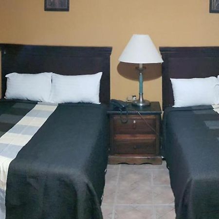 Hotel La Posta Monclova Exteriör bild