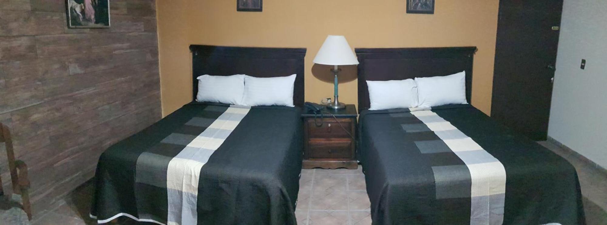Hotel La Posta Monclova Exteriör bild